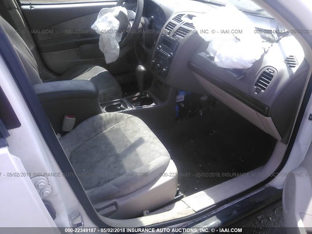 1G1ZT52865F175364 - 2005 CHEVROLET MALIBU LS WHITE photo 5