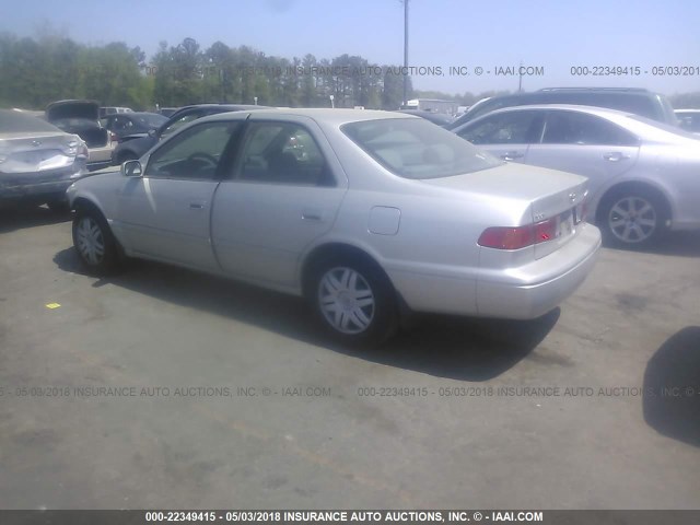 4T1BG22KXYU657242 - 2000 TOYOTA CAMRY CE/LE/XLE 银色 照片 3