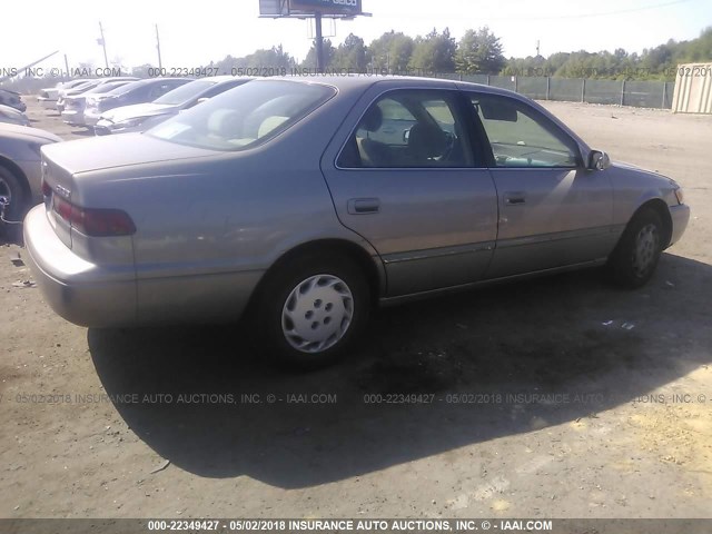 4T1BG28K6XU555815 - 1999 TOYOTA CAMRY CE/LE/XLE 灰色 照片 4