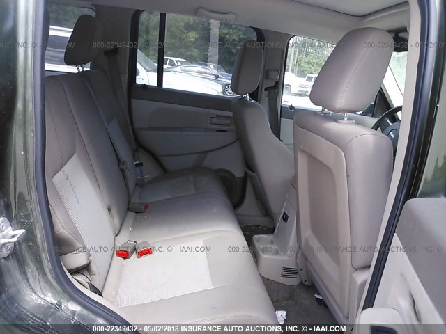 1J8GP28K88W203764 - 2008 JEEP LIBERTY SPORT 绿色 照片 8