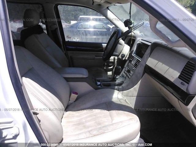 5LMEU68H24ZJ12414 - 2004 LINCOLN AVIATOR 白色 照片 5