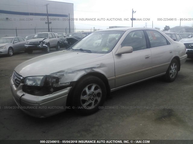 4T1BF22K5YU951389 - 2000 TOYOTA CAMRY LE/XLE TAN photo 2