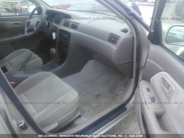 4T1BF22K5YU951389 - 2000 TOYOTA CAMRY LE/XLE TAN photo 5