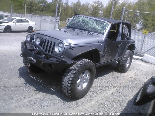 1C4BJWDG7FL519019 - 2015 JEEP WRANGLER UNLIMITE SPORT SILVER photo 2