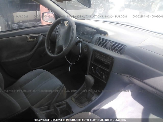 4T1BG22K7WU844631 - 1998 TOYOTA CAMRY CE/LE/XLE 白色 照片 5