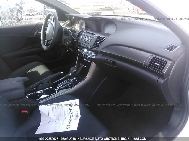 1HGCR2F55HA293645 - 2017 HONDA ACCORD SPORT 白色 照片 5