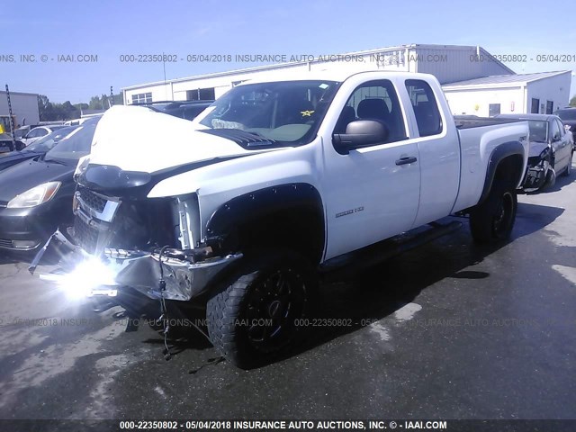 1GC2KVCG4DZ312512 - 2013 CHEVROLET SILVERADO K2500 HEAVY DUTY WHITE photo 2