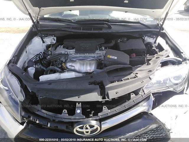 4T1BF1FK6HU272350 - 2017 TOYOTA CAMRY LE/XLE/SE/XSE WHITE photo 10