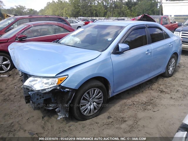 4T1BF1FK0CU632186 - 2012 TOYOTA CAMRY SE/LE/XLE Light Blue photo 2