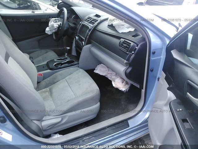 4T1BF1FK0CU632186 - 2012 TOYOTA CAMRY SE/LE/XLE Light Blue photo 5