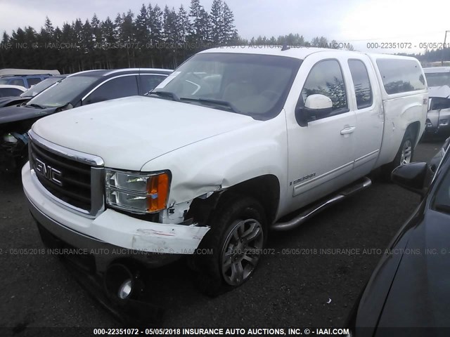 1GTEK19047Z593506 - 2007 GMC NEW SIERRA K1500 WHITE photo 2