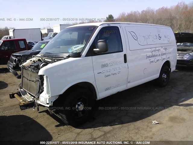 1GCFG15T631224225 - 2003 CHEVROLET EXPRESS G1500  WHITE photo 2