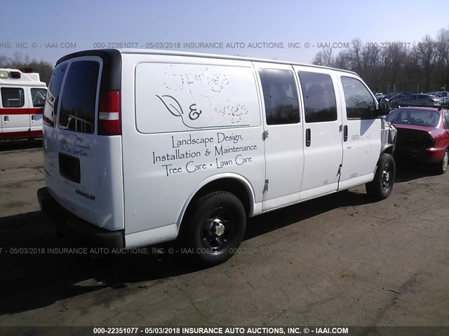 1GCFG15T631224225 - 2003 CHEVROLET EXPRESS G1500  WHITE photo 4