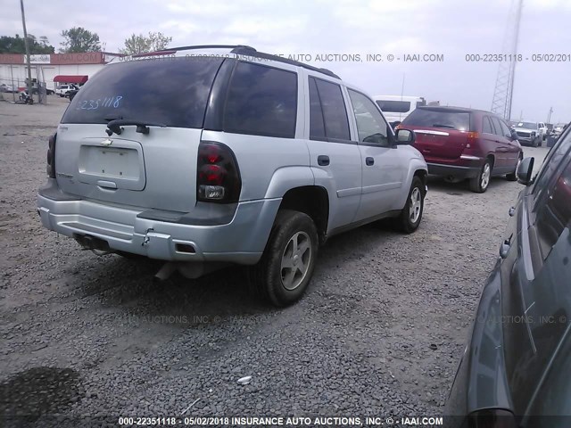 1GNDS13SX72143557 - 2007 CHEVROLET TRAILBLAZER LS/LT SILVER photo 4