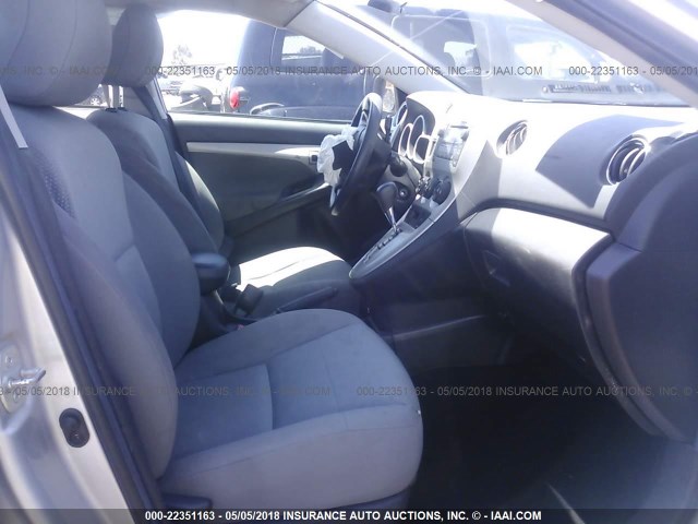 2T1KU40E59C067387 - 2009 TOYOTA COROLLA MATRIX  SILVER photo 5