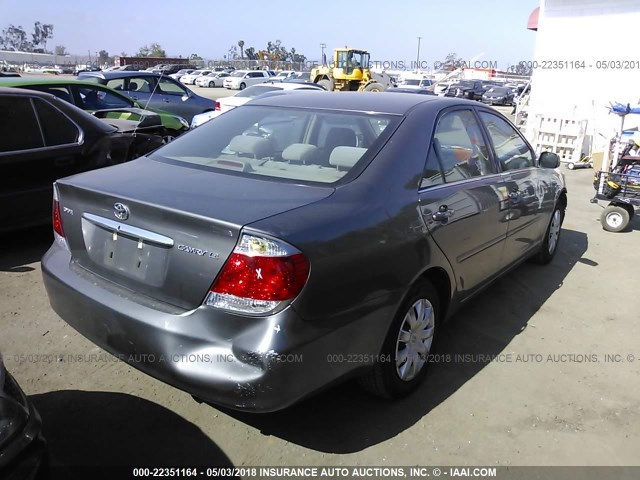 4T1BE30K85U518320 - 2005 TOYOTA CAMRY LE/XLE/SE ნაცრისფერი ფოტო 4