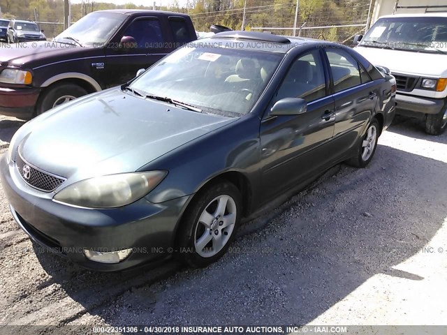 4T1BE32K75U004911 - 2005 TOYOTA CAMRY LE/XLE/SE ნაცრისფერი ფოტო 2