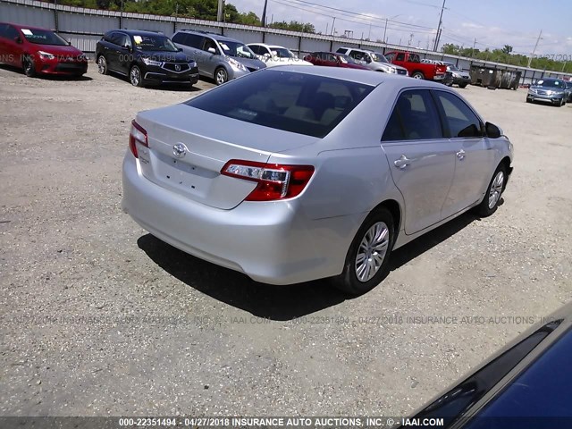 4T4BF1FK5CR261127 - 2012 TOYOTA CAMRY SE/LE/XLE Серебристый фото 4