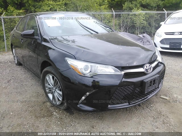 4T1BF1FK4HU645465 - 2017 TOYOTA CAMRY LE/XLE/SE/XSE BLACK photo 1