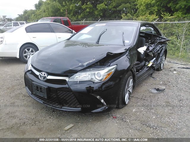 4T1BF1FK4HU645465 - 2017 TOYOTA CAMRY LE/XLE/SE/XSE BLACK photo 2