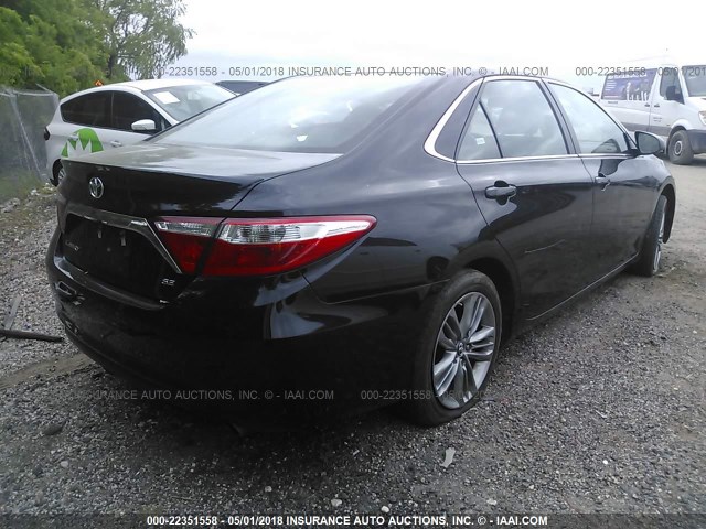 4T1BF1FK4HU645465 - 2017 TOYOTA CAMRY LE/XLE/SE/XSE BLACK photo 4