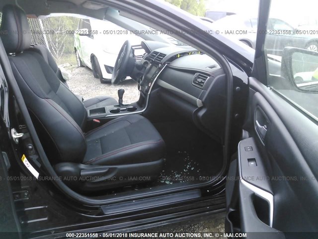 4T1BF1FK4HU645465 - 2017 TOYOTA CAMRY LE/XLE/SE/XSE BLACK photo 5