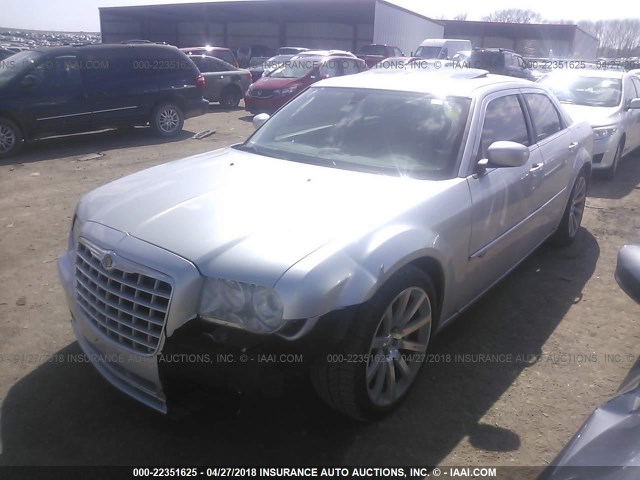 2C3LA73W98H149621 - 2008 CHRYSLER 300C SRT-8 SILVER photo 2