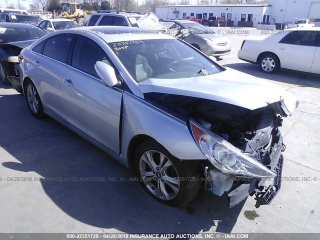 5NPEC4AC8BH073104 - 2011 HYUNDAI SONATA SE/LIMITED SILVER photo 1