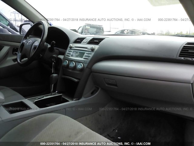 4T1BE46KX9U394831 - 2009 TOYOTA CAMRY SE/LE/XLE Серый фото 5