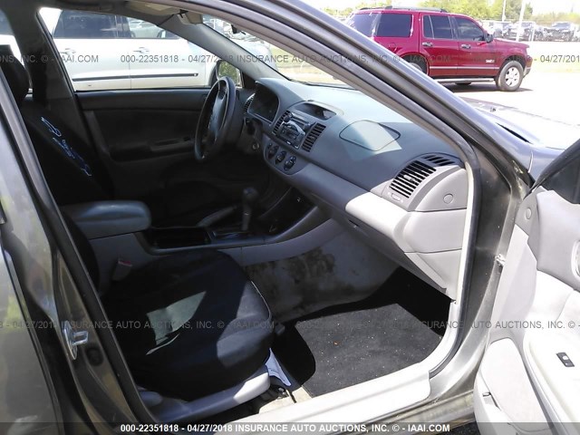 4T1BE32K82U534946 - 2002 TOYOTA CAMRY LE/XLE/SE GRAY photo 5