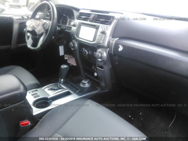 JTEBU5JR0G5345920 - 2016 TOYOTA 4RUNNER SR5 PREM/LTDL/TRAIL/TRD BLACK photo 5