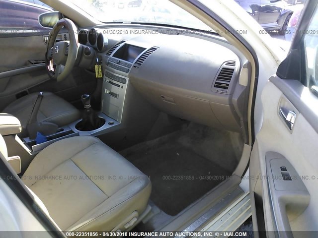 1N4BA41E45C855450 - 2005 NISSAN MAXIMA SE/SL WHITE photo 5