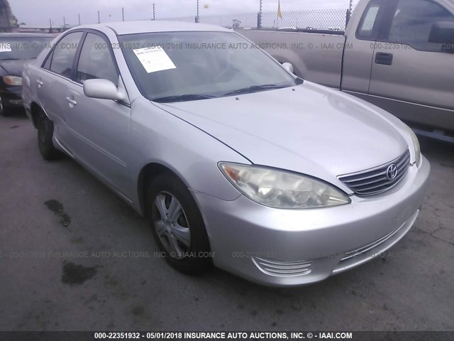 4T1BE32K35U549181 - 2005 TOYOTA CAMRY LE/XLE/SE SILVER photo 1