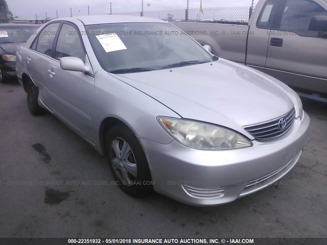 4T1BE32K35U549181 - 2005 TOYOTA CAMRY LE/XLE/SE ვერცხლისფერი ფოტო 1