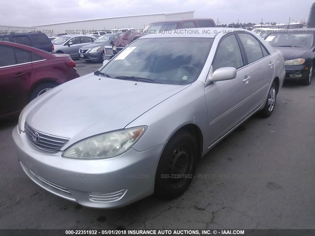 4T1BE32K35U549181 - 2005 TOYOTA CAMRY LE/XLE/SE SILVER photo 2