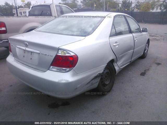 4T1BE32K35U549181 - 2005 TOYOTA CAMRY LE/XLE/SE SILVER photo 4