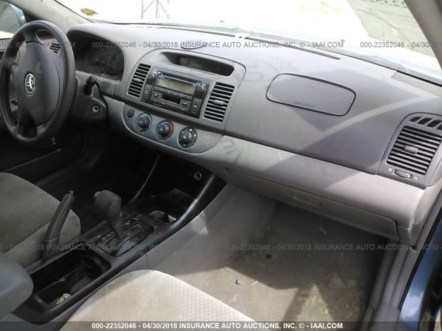 4T1BE32K43U674042 - 2003 TOYOTA CAMRY LE/XLE/SE ლურჯი ფოტო 5