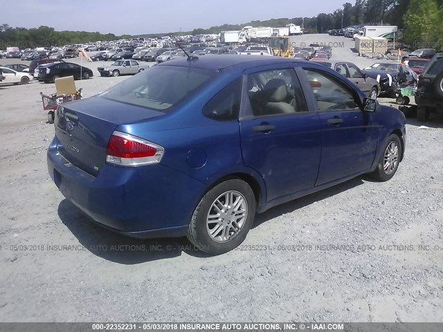 1FAHP35N28W151473 - 2008 FORD FOCUS SE/SEL/SES BLUE photo 4