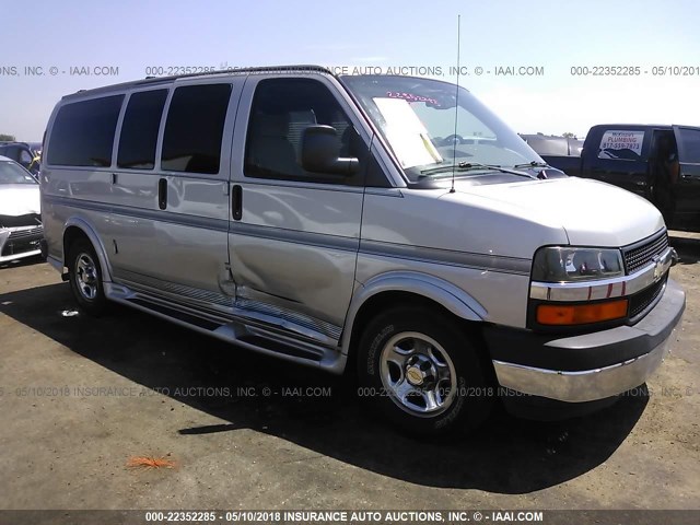 1GBFG15T051208982 - 2005 CHEVROLET EXPRESS G1500  SILVER photo 1