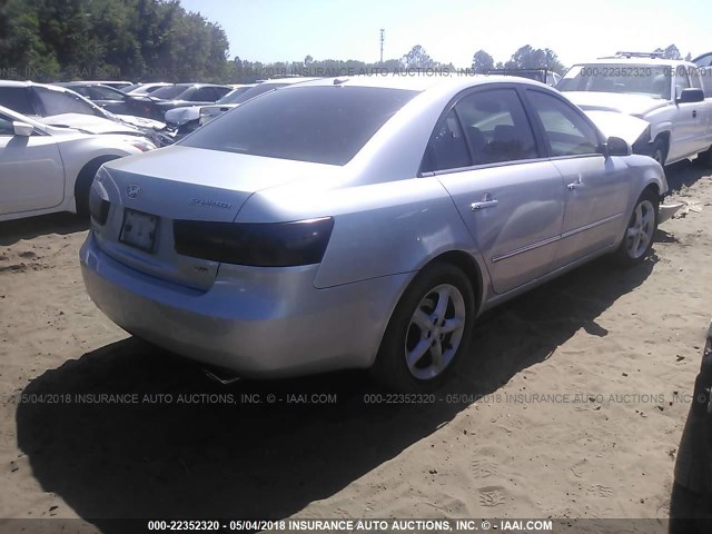 5NPEU46F88H302339 - 2008 HYUNDAI SONATA SE/LIMITED SILVER photo 4