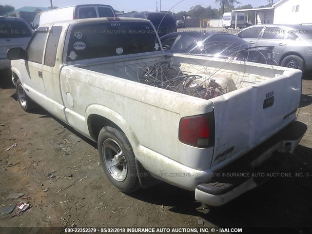 1GCCS19W528145379 - 2002 CHEVROLET S TRUCK S10 WHITE photo 3