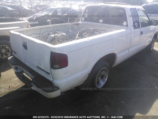 1GCCS19W528145379 - 2002 CHEVROLET S TRUCK S10 WHITE photo 4