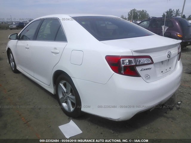 4T1BF1FK0DU685701 - 2013 TOYOTA CAMRY L/SE/LE/XLE 白色 照片 3