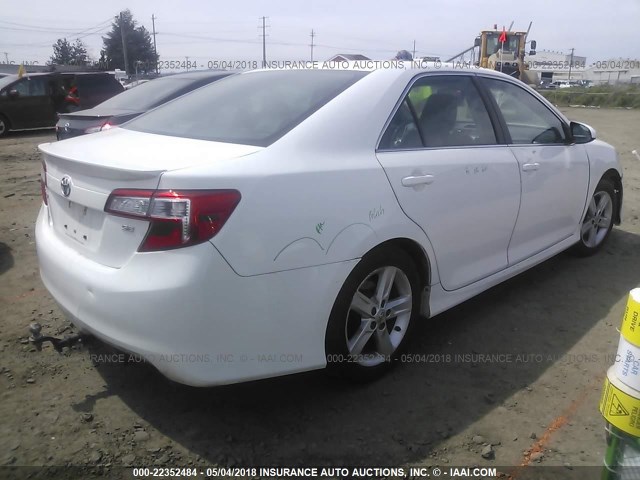 4T1BF1FK0DU685701 - 2013 TOYOTA CAMRY L/SE/LE/XLE 白色 照片 4