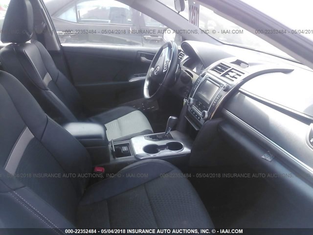 4T1BF1FK0DU685701 - 2013 TOYOTA CAMRY L/SE/LE/XLE 白色 照片 5