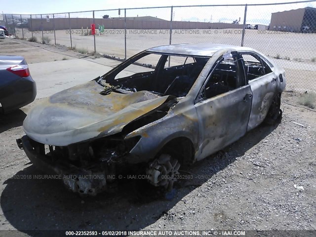 4T1BF1FK5HU306438 - 2017 TOYOTA CAMRY LE/XLE/SE/XSE GRAY photo 2