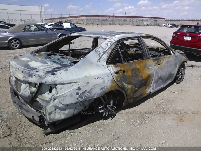 4T1BF1FK5HU306438 - 2017 TOYOTA CAMRY LE/XLE/SE/XSE GRAY photo 4