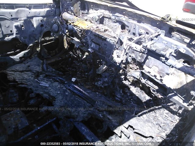 4T1BF1FK5HU306438 - 2017 TOYOTA CAMRY LE/XLE/SE/XSE GRAY photo 5