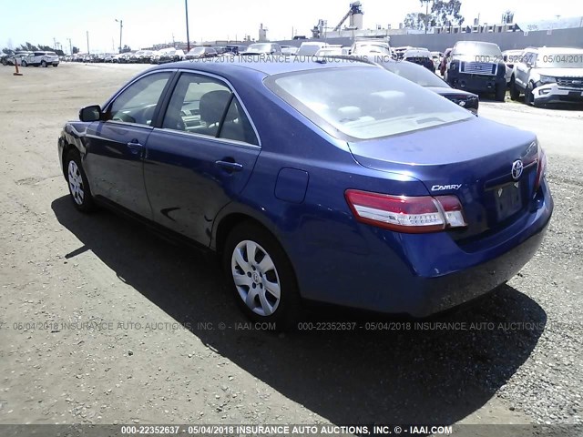 4T4BF3EK5AR013471 - 2010 TOYOTA CAMRY SE/LE/XLE BLUE photo 3