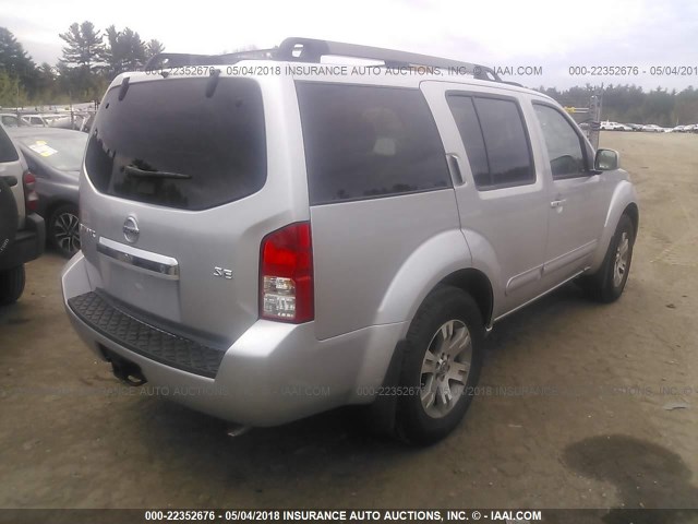 5N1AR18B79C610975 - 2009 NISSAN PATHFINDER S/LE/SE SILVER photo 4